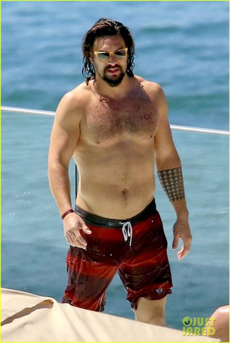 Game Of Thrones Jason Momoa Shows Off His Shirtless Aquaman Body