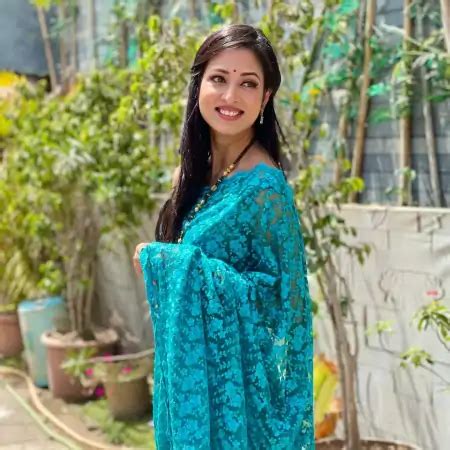 Vidisha Srivastava Hot And Beautiful Pics In Saree