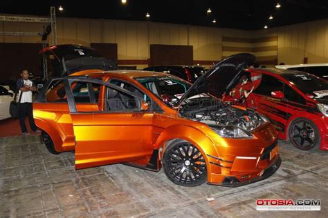 Modifikasi Street Racing Gold Ford Focus Modifikasi City Car Asal