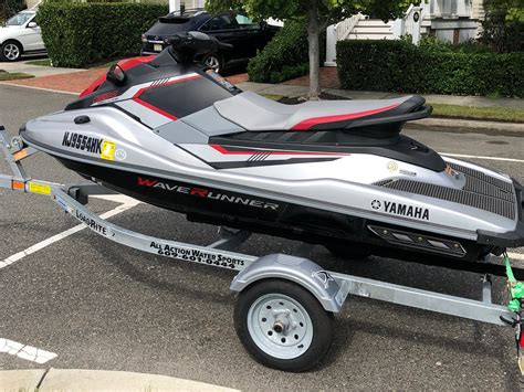 Yamaha Deluxe Ex Wave Runner And Load Rite Trailer