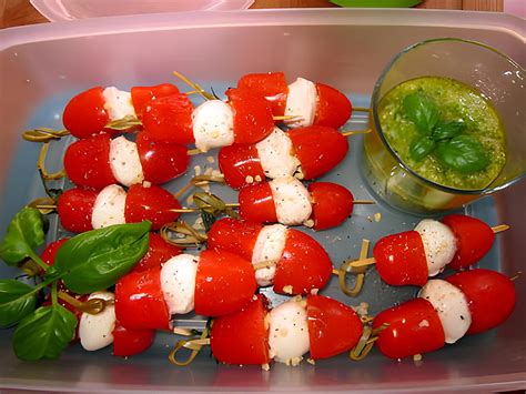 Recette De Brochettes De Tomates Mozzarella Et Pesto Aux Amendes