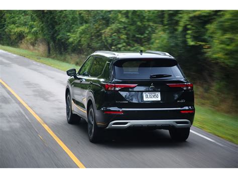 2023 Mitsubishi Outlander Plug-In Hybrid: 36 Exterior Photos | U.S. News