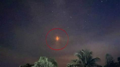 Watch Al Rojo Vivo Highlight Captan Una Intensa Luz Roja En El Cielo