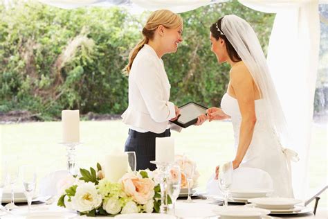 how to find a wedding coordinator