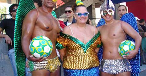 G Copa Do Mundo Inspira Fantasias Na Parada Gay De Sp Not Cias Em