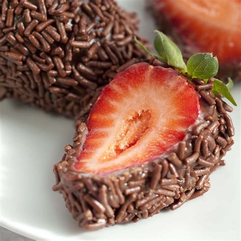 Brigadeiro Morango A Revista Da Mulher