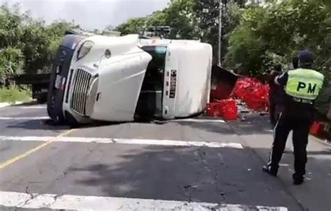 Paso cerrado en Ruta Nacional 14 por accidente de tráiler