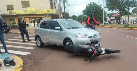 Colisão traseira deixa mulher ferida no Jardim Porto Alegre