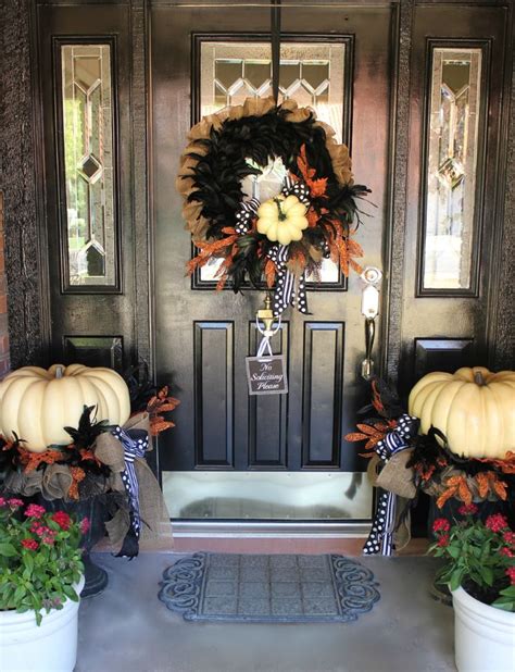 50 Chilling And Thrilling Halloween Porch Decorations Fall