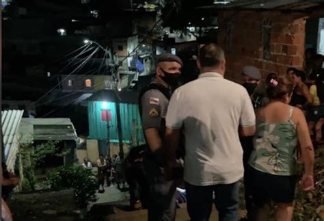 Jovem é Assassinado Com Tiro Na Cabeça Em Escadão De Manaus