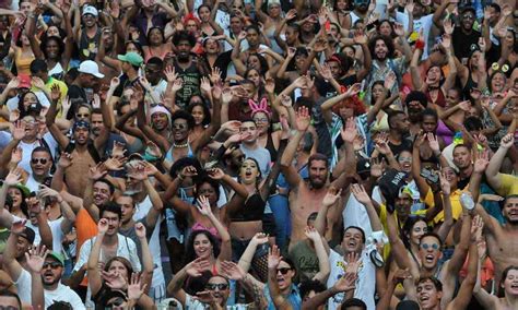 Banda Mole Desfila Hoje Incorporando O Funk E O Hip Hop Ao Ritmo Da