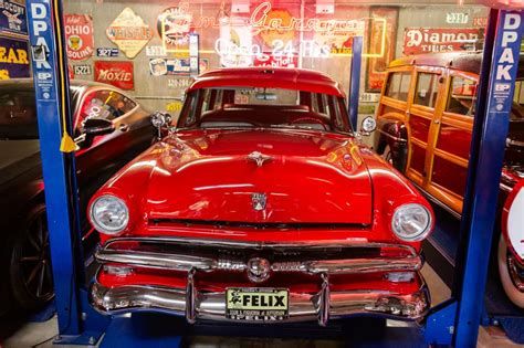 Lot 1953 Ford Country Sedan