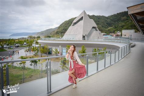 台東新景點》南迴驛大武之心免門票台東最大休息站看山望海天空步道~燈塔地標好吸睛