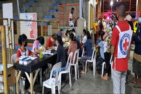 Displaced Himamaylanons Receive Assistance From PH Red Cross