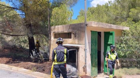 Incendio Urbano Ibiza Alarma Por Un Incendio En Una Urbanización De San Josep Cerca Del Bosque