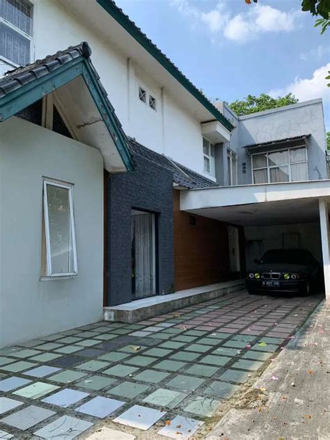 Dijual Rumah Lokasi Strategis Dilengkapi Dengan Kolam Renang Dijual