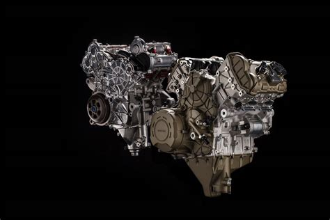 Ducati Stradale V4 Engine Close Look 14 Fast Facts Video