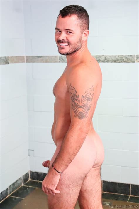 VISIBLE PENIS LINE FANTASY FUCK W Valentin Petrov Killian Knox