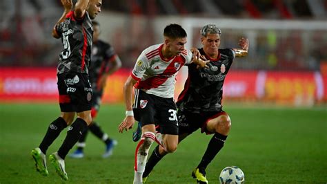 River con varios juveniles le ganó 2 0 a Barracas Central