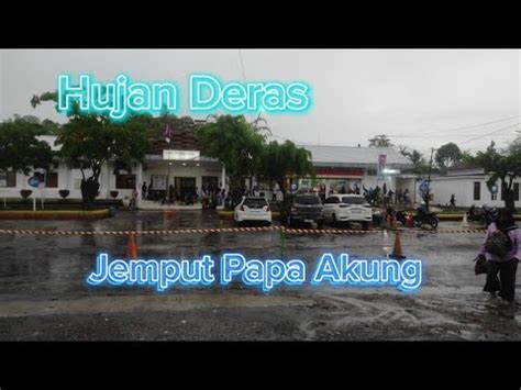 Bismillah Hujan Hujan Jemput Papa Akung Di Stasiun Banyuwangi Kota