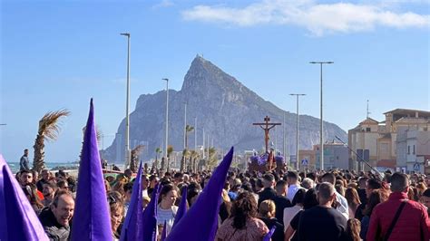 El barrio de la Atunara una marea de fe para acompañar al Cristo del