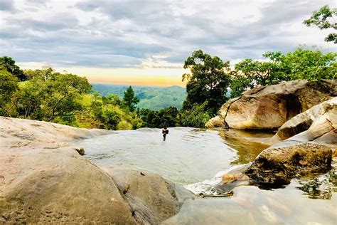 Diyaluma Falls