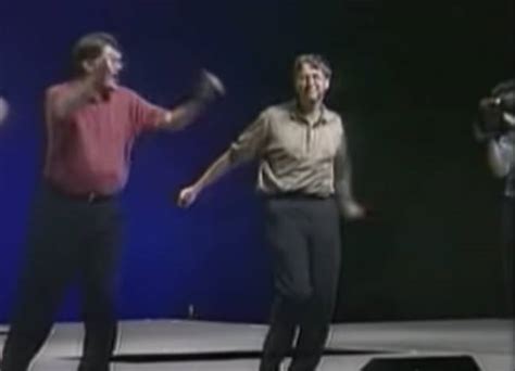 Hilarious footage of Bill Gates 'dad dancing' at Microsoft 1995 launch ...