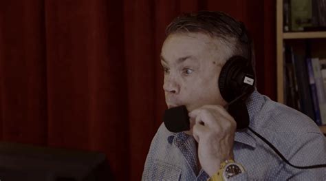 De eerste beelden van FIFA-commentator Sierd de Vos | Vandaag Inside