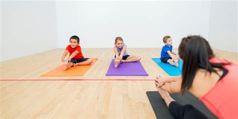 Comment faire découvrir le yoga aux enfants Envol Et Sens