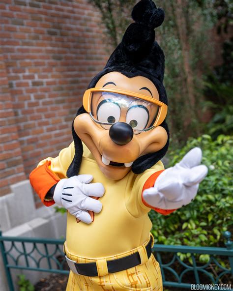 New Powerline Max And Vacation Goofy Meet And Greet Debuts At Hollywood