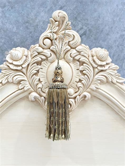 Olive Tassel With Beads Rococo Decor