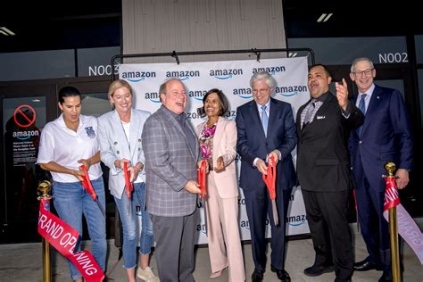 Amazon Fulfillment Center Opens At Detroit Fairgrounds Site Crain S