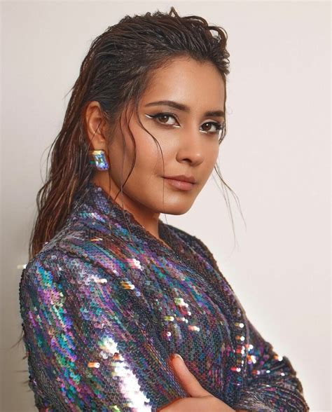 Raashi Khanna NO BRA HOT PHOTOS