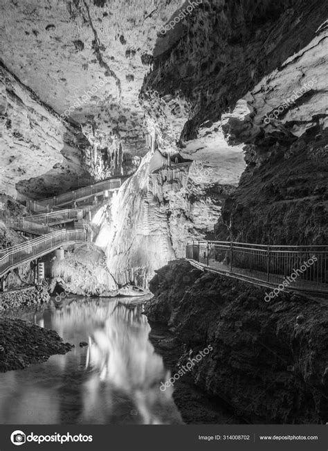 Onondaga Cave Formations — Stock Photo © greenheronphoto #314008702