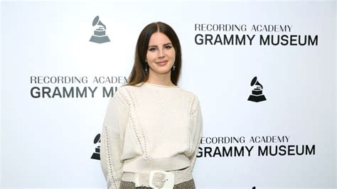 Etalk S19e65 Lana Del Rey Is Engaged To Boyfriend Clayton Johnson