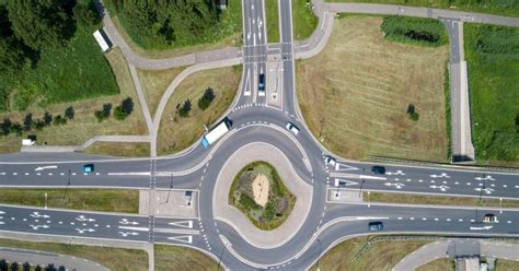 How To Navigate A Roundabout