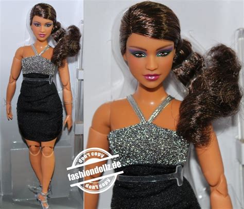 Barbie Signature Barbie Looks Doll Curvy Brunette