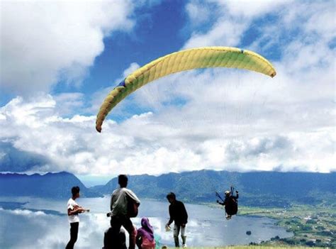 Puncak Lawang Bukittinggi Spot Terbaik Menikmati Danau Maninjau