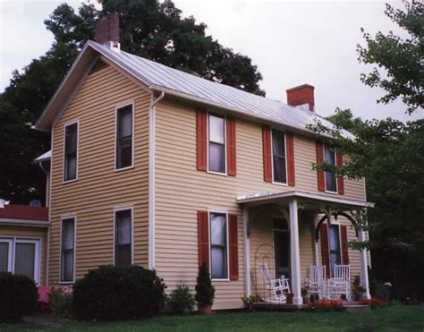 Federal Style Farm House - Historic House Colors