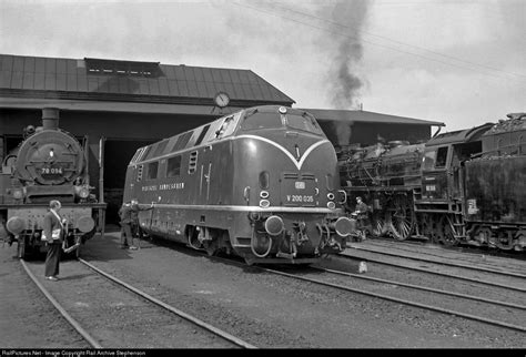 V200 035 Deutsche Bundesbahn BR V200.0 at Cologne, Germany by Rail ...