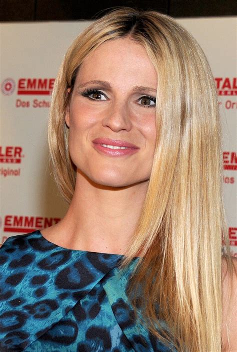 Michelle Hunziker Nach Sektenausstieg Man Muss Um Hilfe Bitten Web De