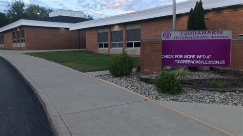 Greencastle school still closed over mold concerns | Fox 59