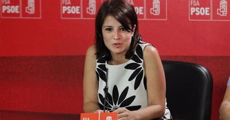 Ussía ridiculiza a la número dos de Sánchez Adriana Lastra por