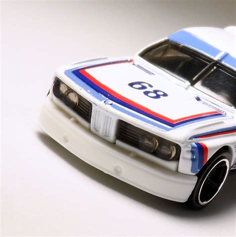 Lançamentos Hot Wheels 73 BMW 3 0 CSL Race Car e BMW 2002