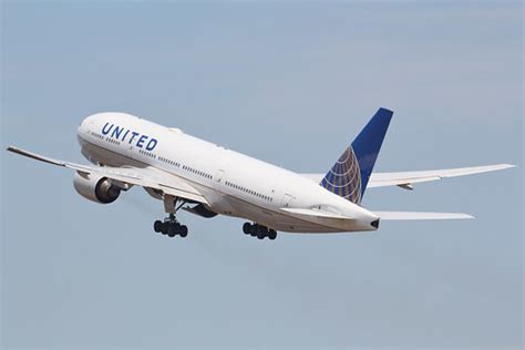 UA B77E N204UA United Airlines Boeing 777 222ER N204UA LN Flickr