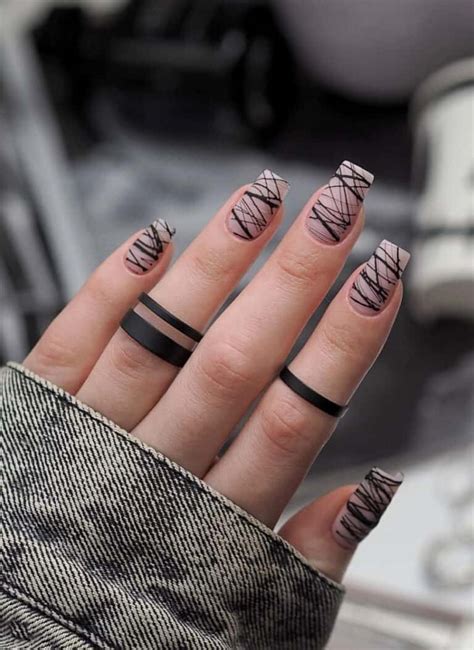 Chic Line Nail Designs For A Modern Aesthetic In Any Season