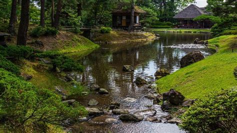 Rileks Dulu di Tengah Taman-taman Jepang yang Ikonik