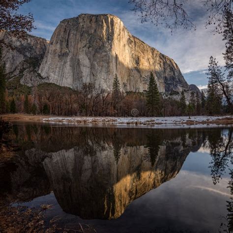 Merced Rzeki Krajobraz W Yosemite Parku Narodowym Whitewater Gwa Towni