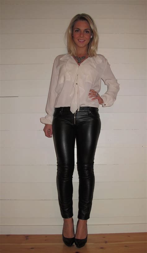 Pin By Osto Kakic On Women In Leather Latex Pvc Pants Leather Pants Style Wet Look Leggings