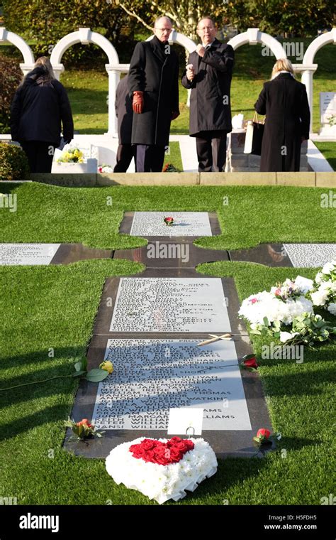 Tumbas De Parientes Fotografías E Imágenes De Alta Resolución Alamy